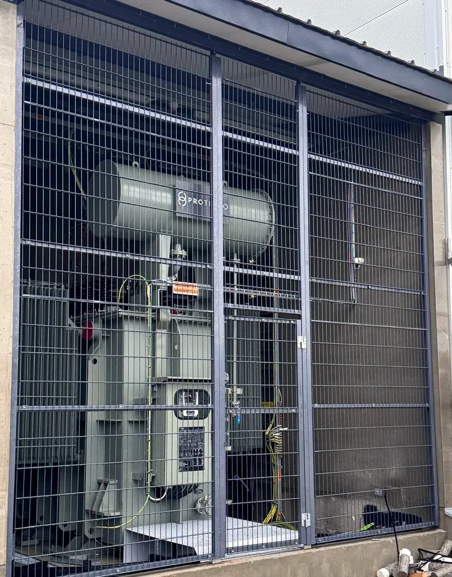 Protrafo-vermogenstransformator van 16,5 MVA, op locatie in Finland geïnstalleerd voor een E-boiler-project, in de buitenopstelling met veiligheidsomheining