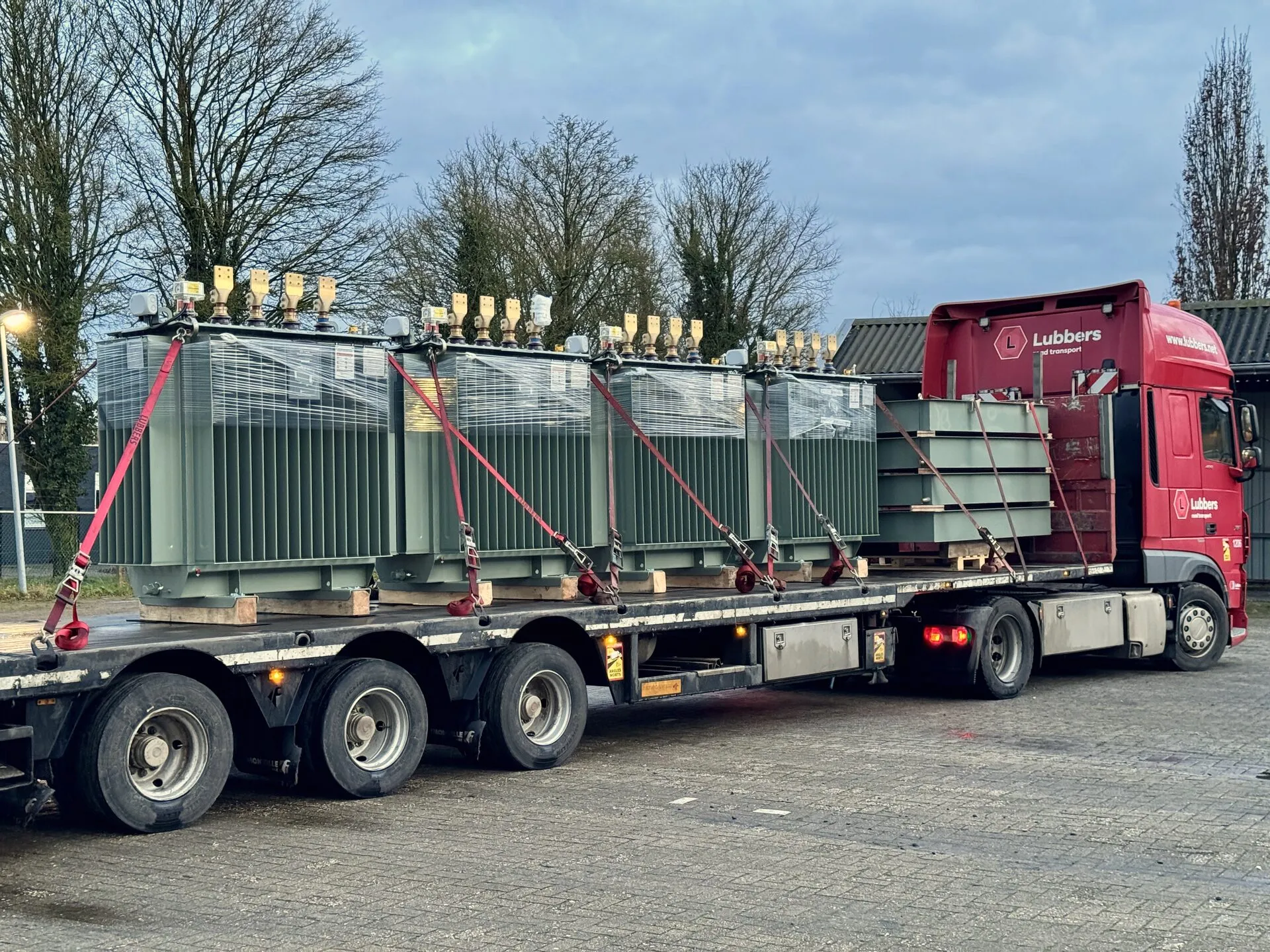 Transformator exportwaardig verpakt en gezekerd voor wegtransport
